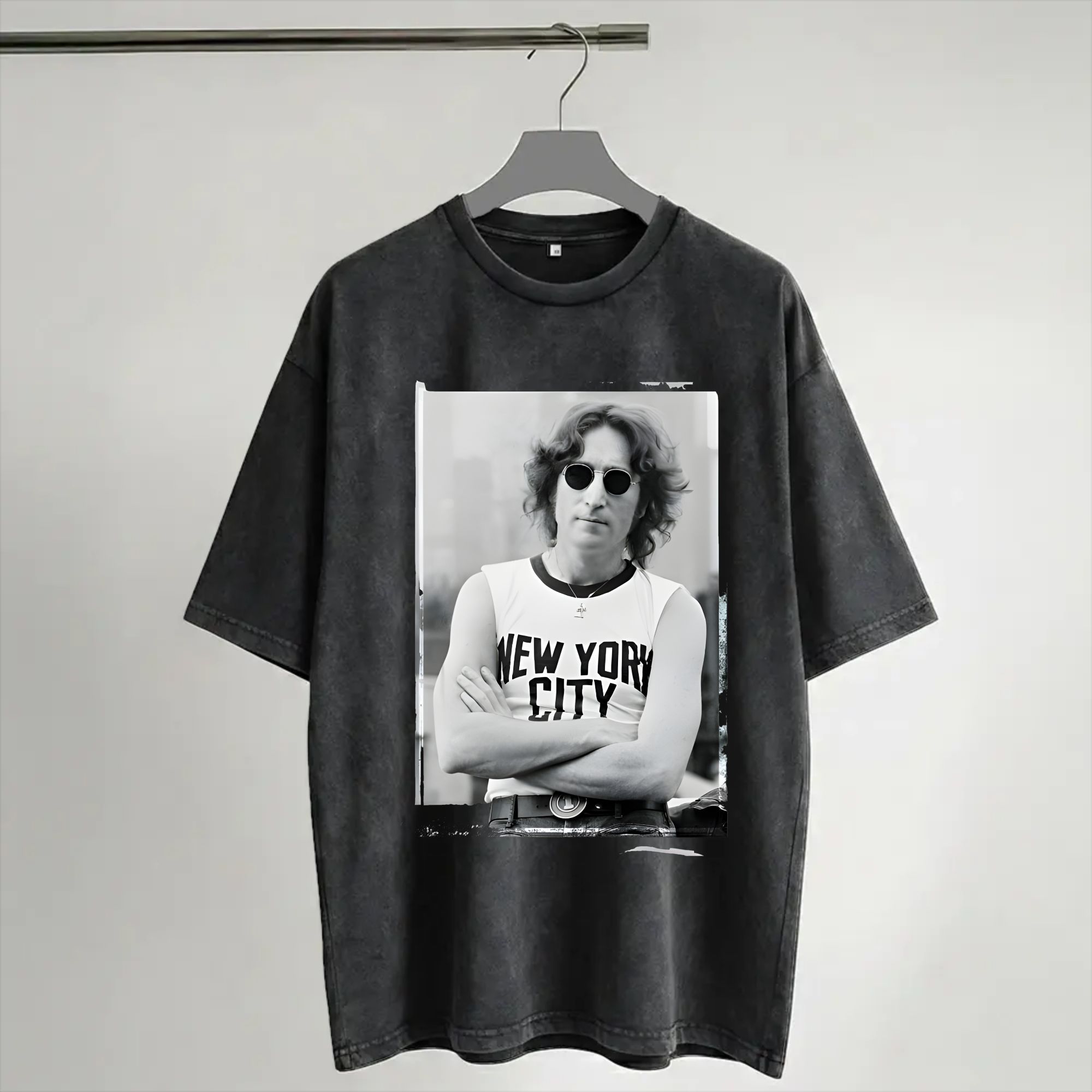 Street Fashion In New York - เสื้อยืดฮาราจูกุลายจอห์น เลนนอน 1972 ไลฟ์ นิวยอร์ก ซิตี้