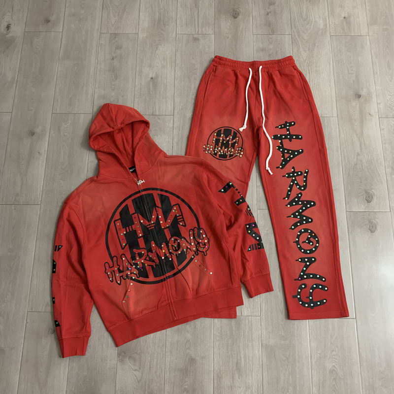 Street Fashion Brand - ชุดเสื้อฮู้ดและกางเกงแบรนด์แฟชั่นสตรีท HARMONY พร้อมลายปั๊มร้อน ซิปคุณภาพสูง เสื้อคาร์ดิแกนลำลอง ชุดฮาร์โมนี่