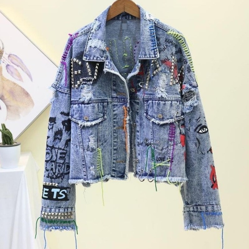 Street Fashion Graffiti - แจ็คเก็ตยีนส์สั้นสไตล์กราฟฟิตีสุดเทรนด์สำหรับผู้หญิง เสื้อโค้ทแต่งหมุด สวมใส่สบาย แต่งชายครุยสีสันสดใส แฟชั่นสตรีทไฮสตรีท