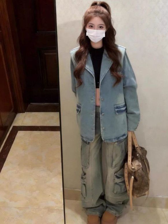Street Fashion Brand - แจ็คเก็ตยีนส์วินเทจสไตล์อเมริกันสำหรับผู้หญิง ฤดูใบไม้ผลิ/ฤดูใบไม้ร่วง แบรนด์แฟชั่นสตรีทสุดฮิต ดีไซน์ลุคเก่าแบบวินเทจ ทรงหลวม คอปก