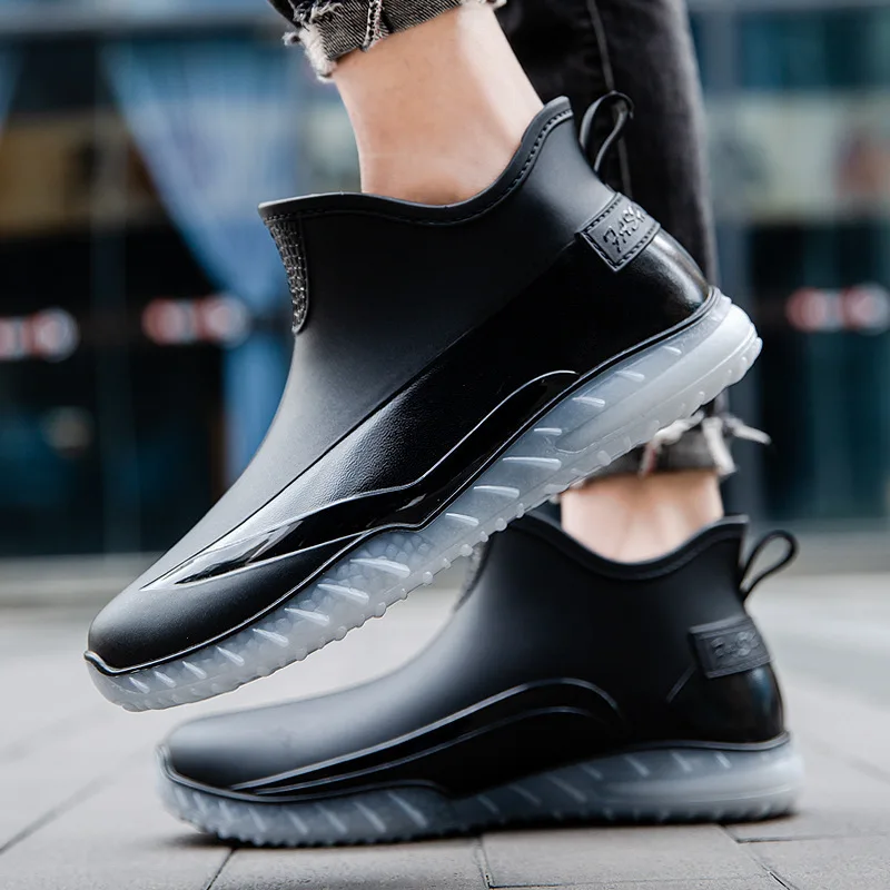 Street Fashion Style Male - รองเท้าผู้ชายกันน้ำใหม่กลางแจ้งกันลื่นรองเท้าบูทหน้าฝนน้ำหนักเบาอินเทรนด์รองเท้าผู้ชายลำลองแบบอังกฤษ Comfort