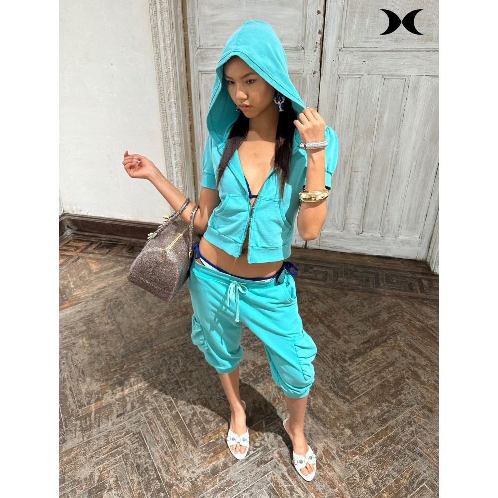Street Fashion Women - เสื้อฮู้ดซิปแขนสั้นสไตล์สาวสปอร์ตอเมริกัน กางเกงขายาวทรงเจ็ดส่วน ชุดสูทสีพื้น แฟชั่นสไตล์สปอร์ต