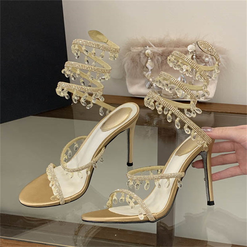 รองเท้าส้นสูงแบบใหม่ของ Eilyke - Street Fashion Women บทวิจารณ์และราคา